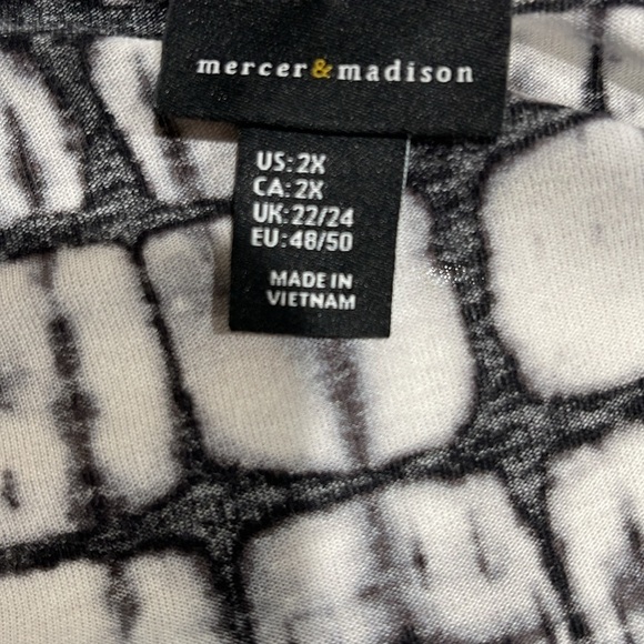 Mercer & Madison Shibori Print V Neck 3/4 Sleeve Stretch top SZ 2X Black White - Picture 4 of 5